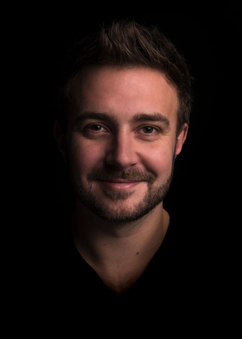 David Schmidt – Mediengestalter, Webdesigner & Markenstratege aus Schwandorf – persönliches Porträtfoto für die Über-mich-Seite von davidschmidt-medien.de